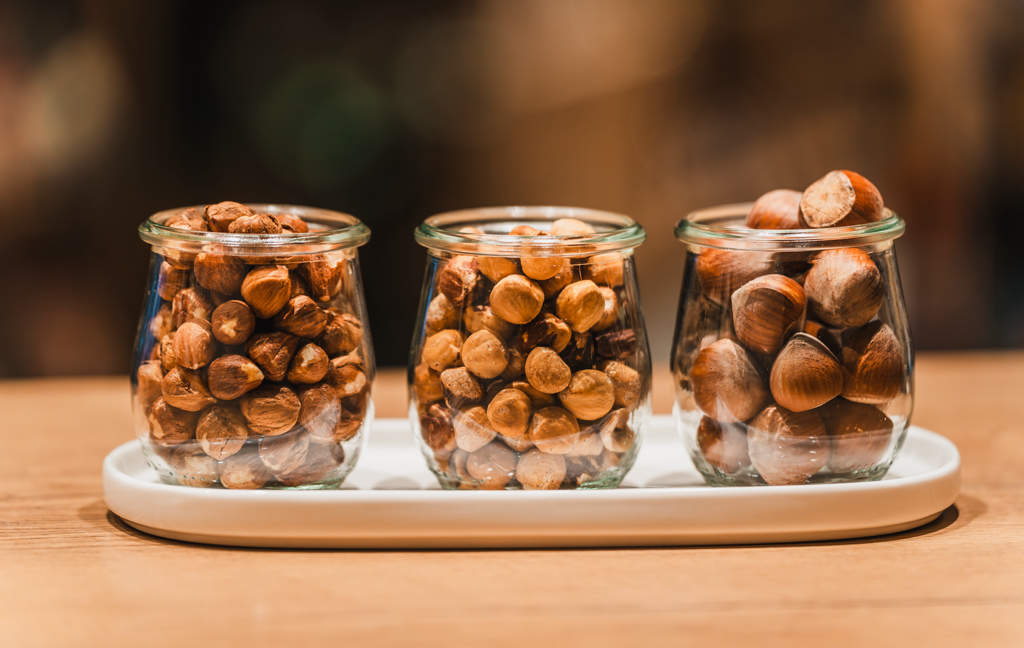 Haselnüsse in Schale