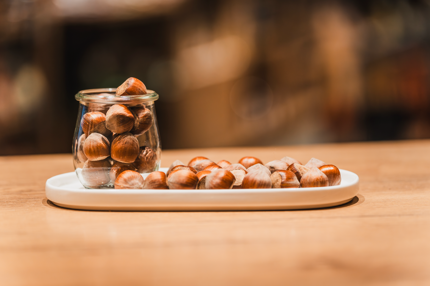 Haselnüsse in Schale
